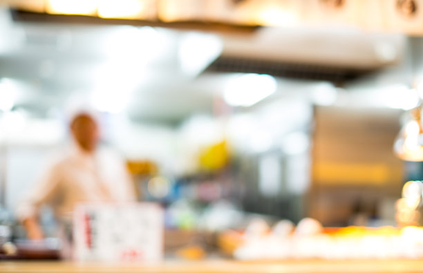抽象模糊的日本餐厅与厨师在背景图片下载