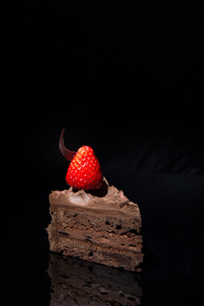 草莓巧克力蛋糕图片下载