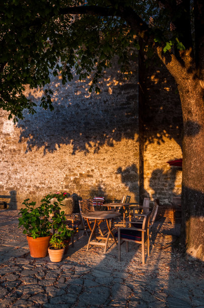晚上完美的户外酒吧图片下载