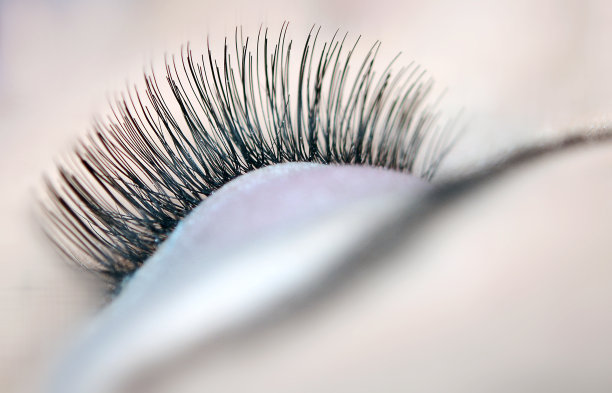 长睫毛的女人眼图片下载