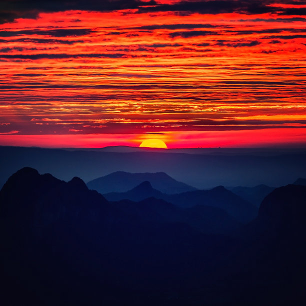 山谷美景的日落图片下载