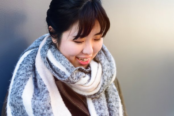 年轻女子回忆图片下载