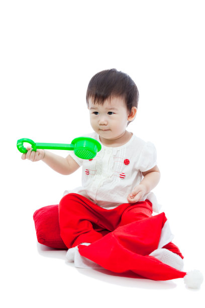 快乐的圣诞女孩坐着玩图片下载