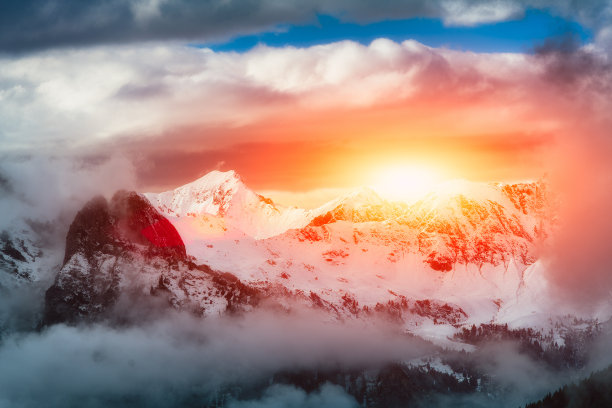 日落在雪山图片下载