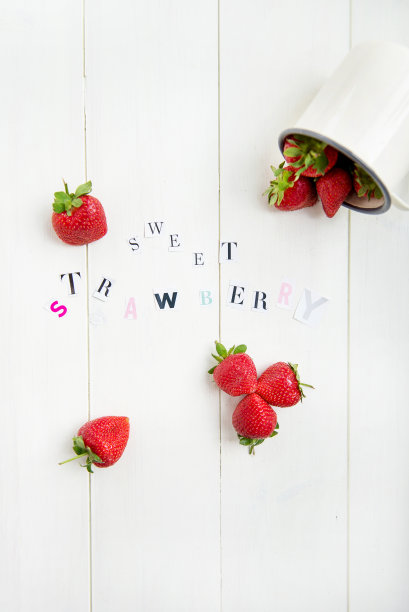 从杂志上剪下的甜草莓信图片下载