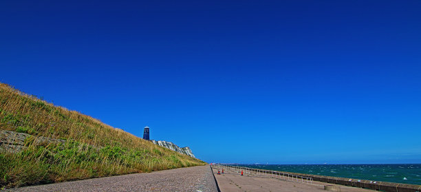 沿多佛海堤的海蓬子锄头塔图片下载