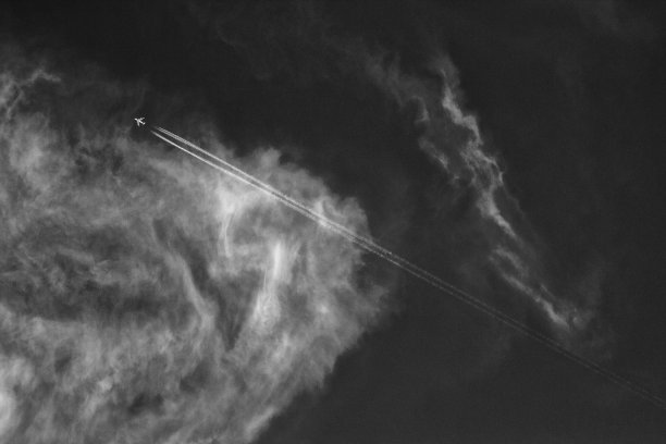 空中的飞机bw。图片下载