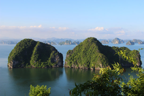 海湾全景-下龙湾，越南。图片下载