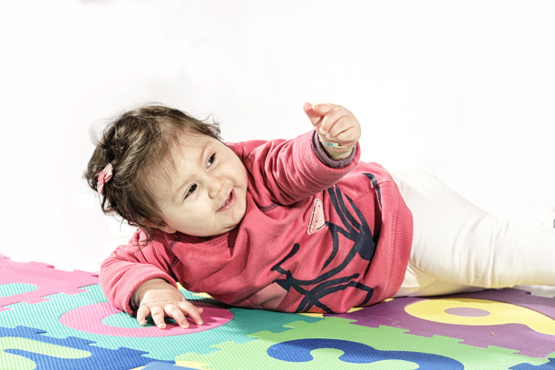 可爱的小女孩图片下载