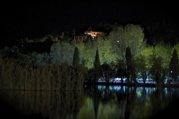 夜之湖图片下载