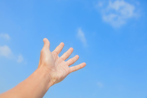 高举双手向天图片下载