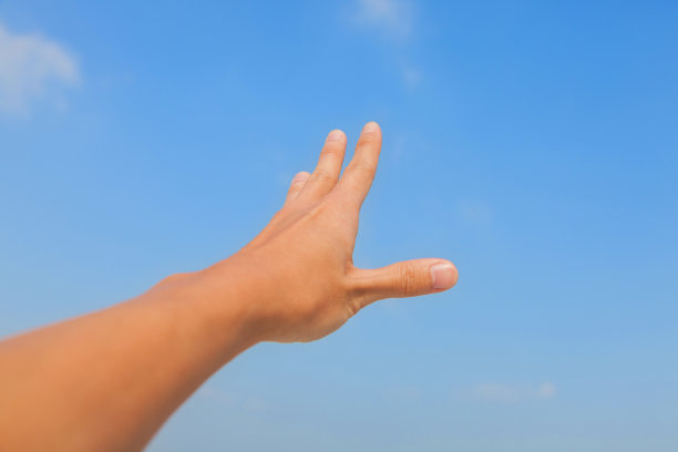 高举双手向天图片下载