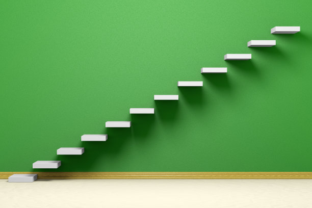 在空的绿色房间里不断上升的楼梯图片下载