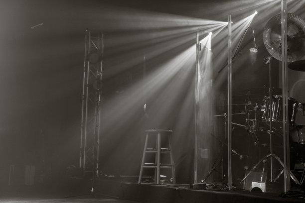 孤独的舞台图片下载