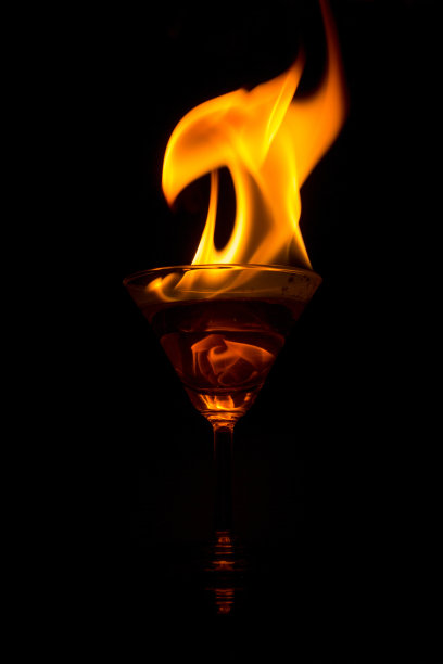 燃烧的香槟杯图片下载