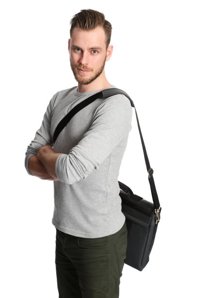 拿着电脑包的学生图片下载