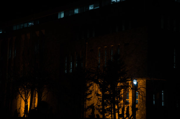 人们都很匆忙，压力很大。图片下载