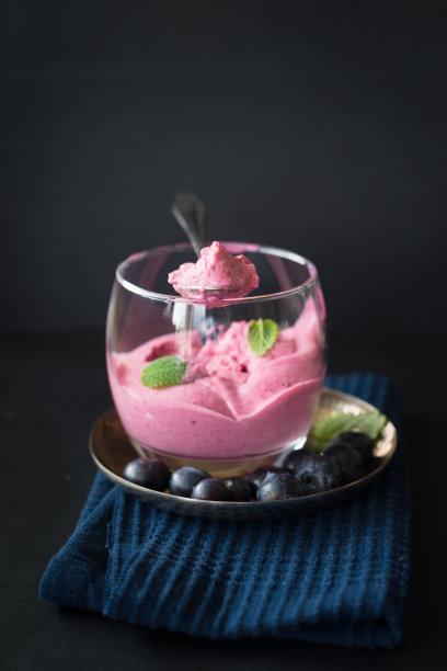 尝一口混合浆果慕斯图片下载