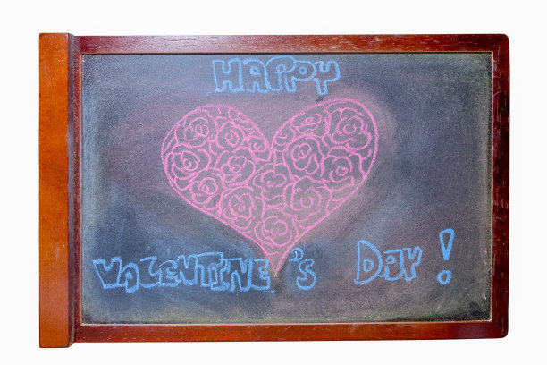 手绘粉心黑板背景。图片下载