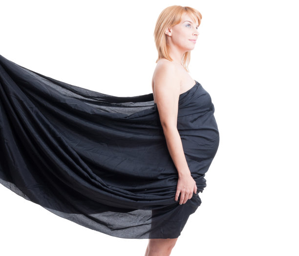 戴着漂浮面纱的年轻孕妇图片下载