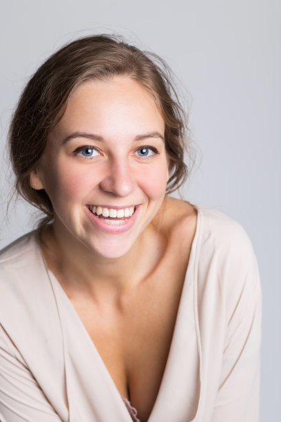 年轻的成年人图片下载