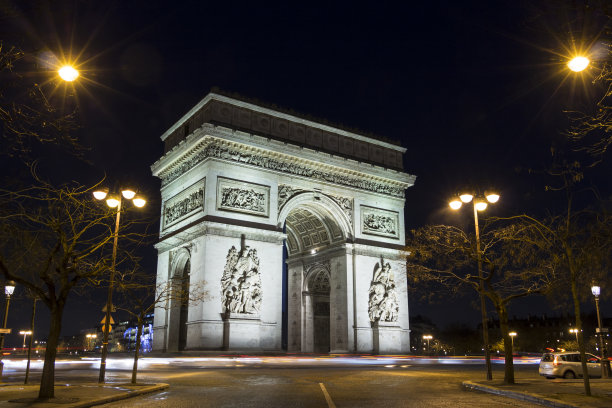 晚上的凯旋门，巴黎，法国图片下载