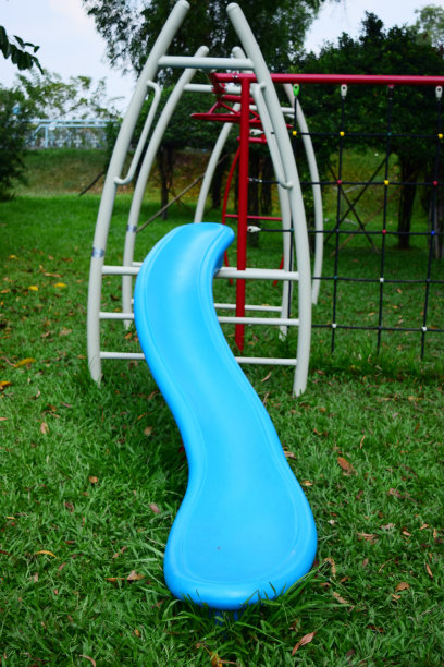 五彩缤纷的儿童游乐场图片下载