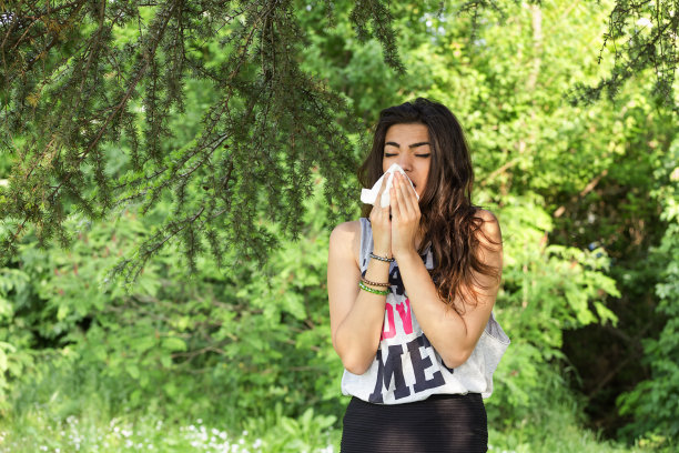 嗅探和打喷嚏图片下载