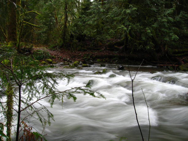 光滑的河1图片下载