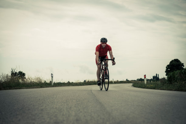 骑自行车的人图片下载