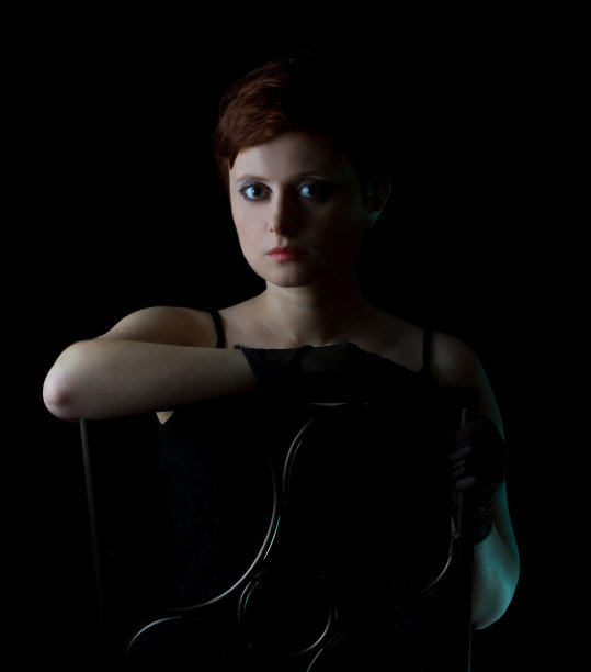 漂亮的短发红发女人图片下载