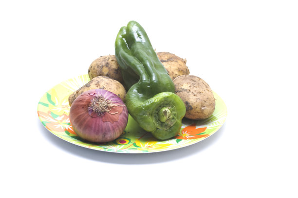 新鲜的蔬菜在盘子里图片下载