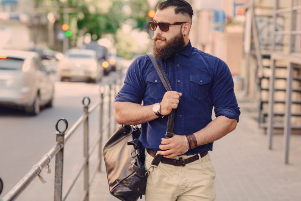 有胡子的男人图片下载