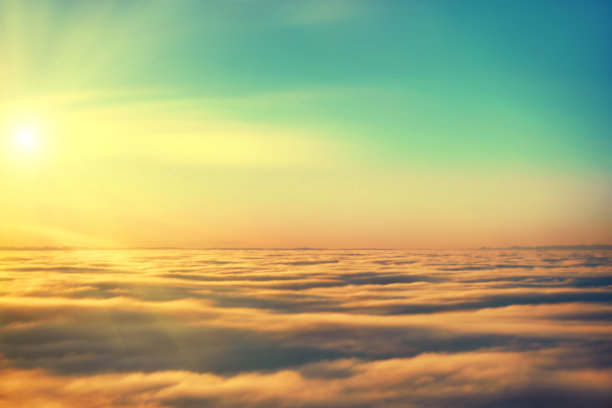 从飞机上俯瞰天空，令人惊叹素材图片