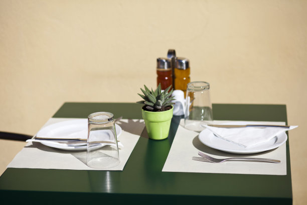 成套的餐具图片下载