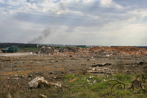有辐射污染区域的警告标志图片下载