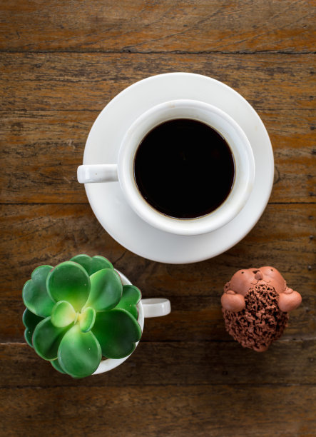 咖啡馆桌上的一杯咖啡图片下载