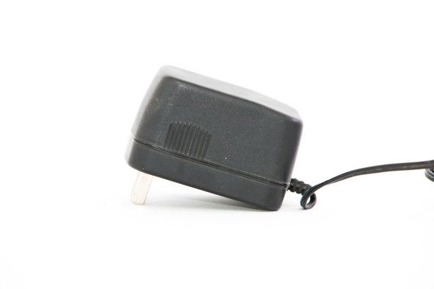 黑色电源ac到dc适配器在白色背景图片下载