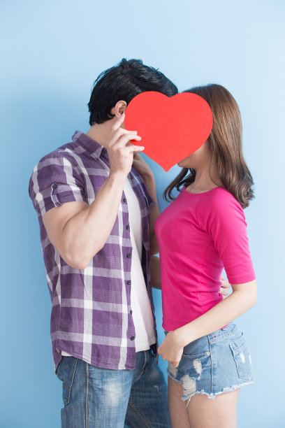 年轻夫妇振作起来图片下载