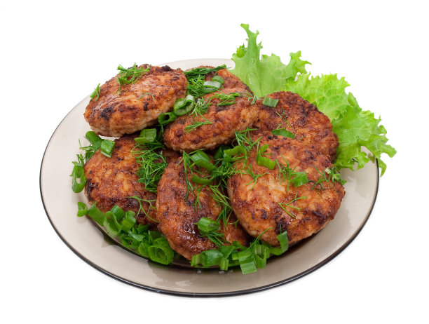 肉片放在沙拉叶子上图片下载