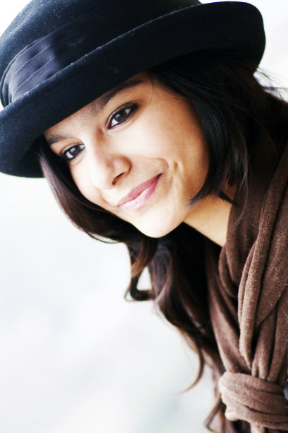 漂亮的年轻女孩图片下载