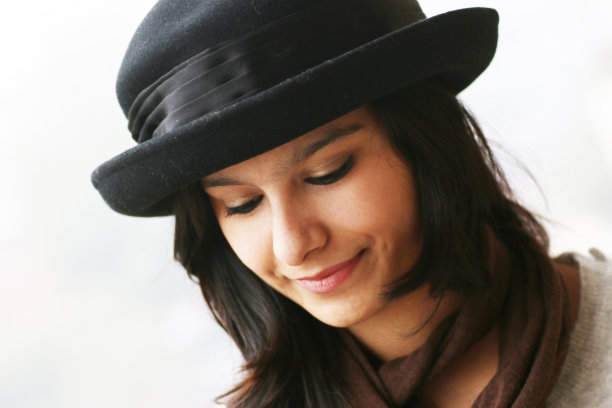 漂亮的年轻女孩图片下载