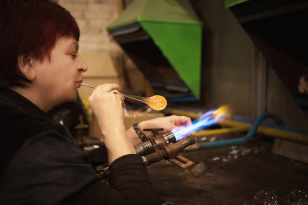 玻璃吹制过程图片下载