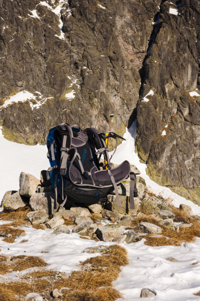背包和冰斧图片下载