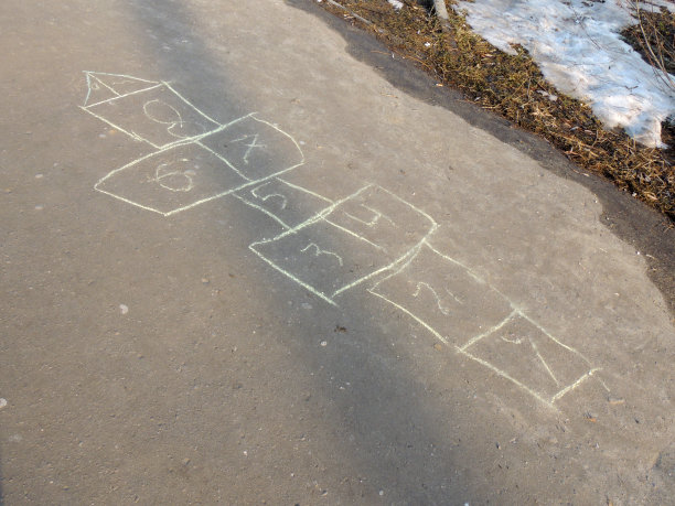 春天跳房子图片下载