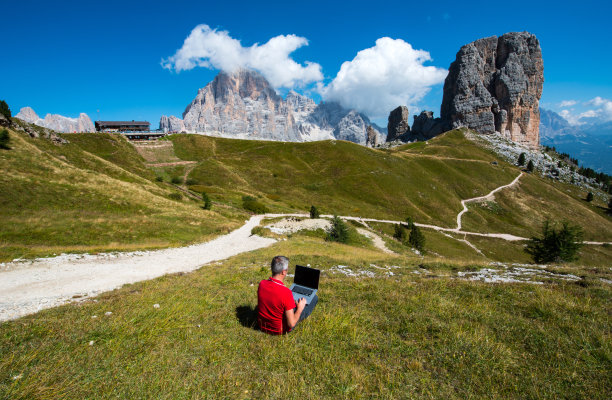 工作中的商人图片下载