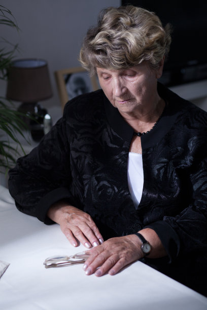 痛苦失去后的悲惨女性素材图片