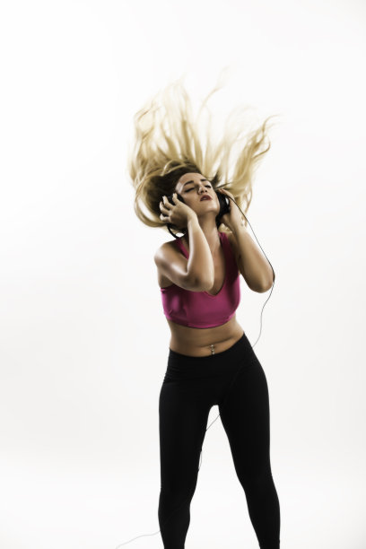 听音乐的女人图片下载