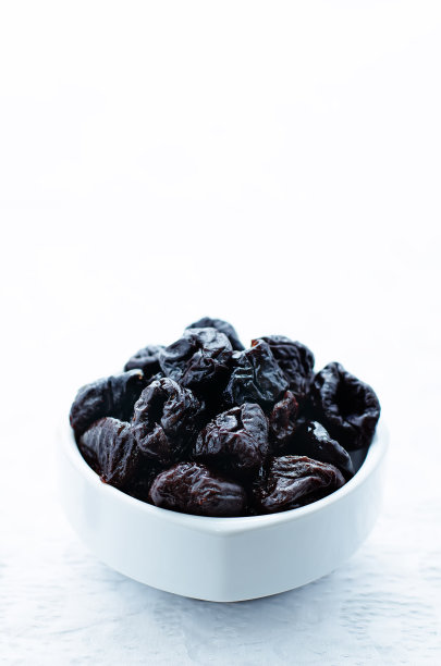 把李子放在碗里图片下载