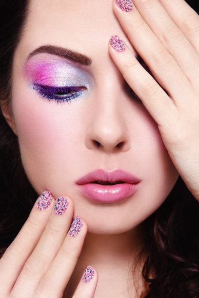 鱼子酱修指甲图片下载